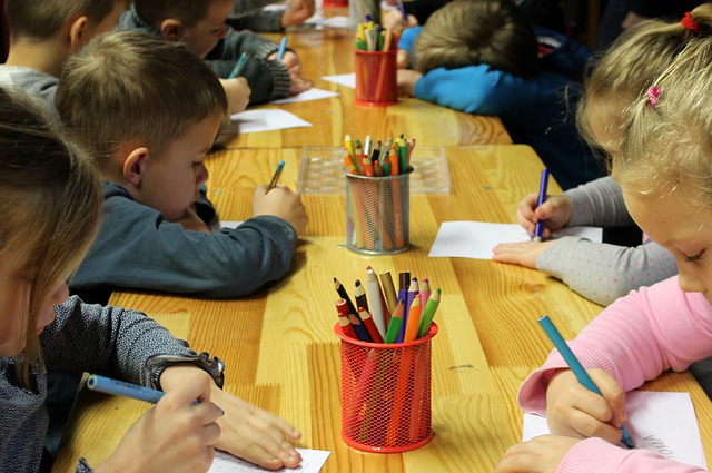 Pourquoi inscrire son enfant dans une école Montessori ?
